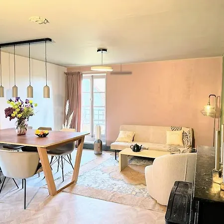 Maison Au Chateau * La Celle (Auvergne)